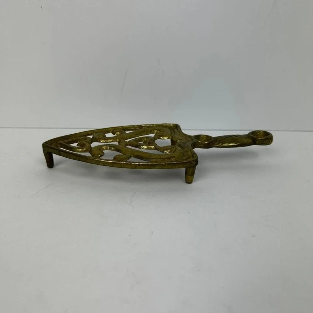 Vtg Cast Iron Gold Three-Legged Shaped Trivet Heart Swirl design Kitchen  Decor